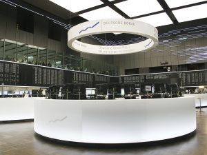 Runder Werbebanner der Deutschen Börse in Frankfurt