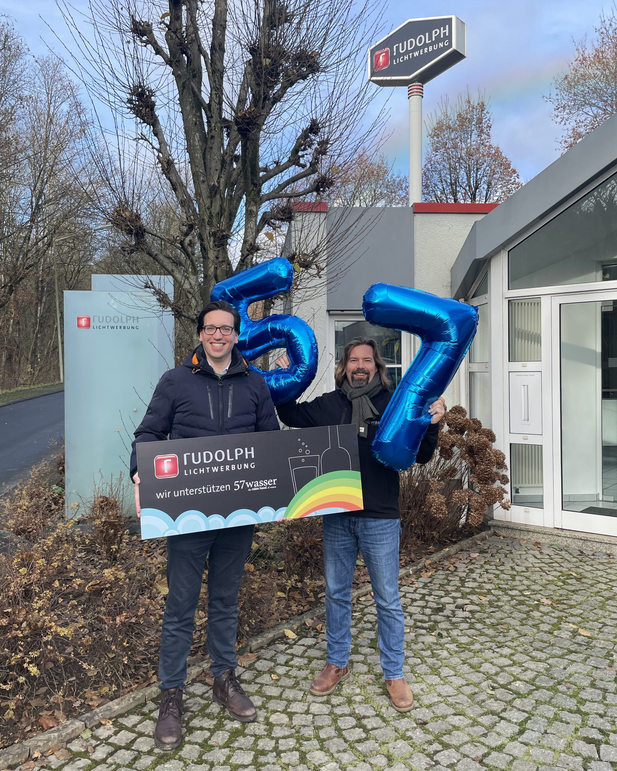 Rudolph Lichtwerbung: Soziales Engagement ist für uns selbstverständlich. 57Wasser unterstützen wir deshalb gerne und stärken so die Gemeinschaft in unserer Region und darüber hinaus.