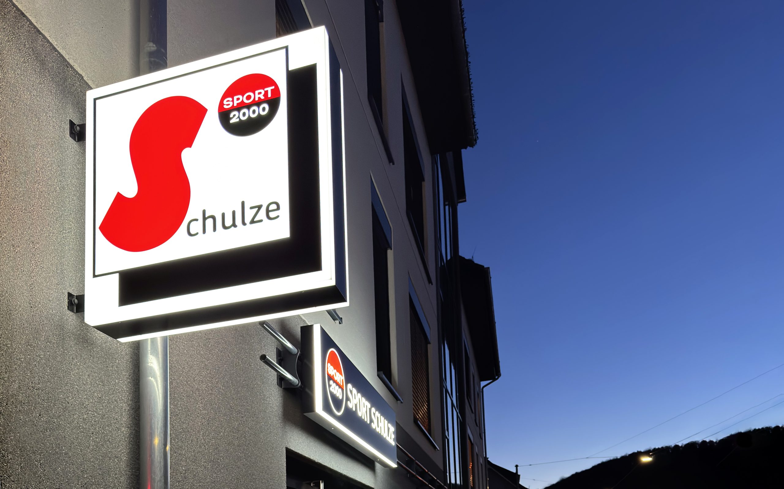 Logo als Leuchtkasten für innen und aussen.